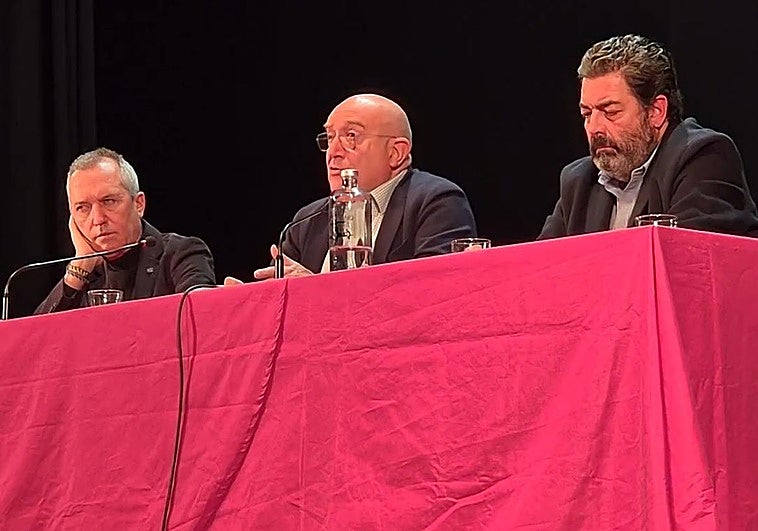 Máxima tensión en la reunión entre los vecinos de Ariza y el alcalde por frenar los pasos